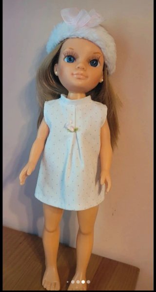 Muñeca Nancy con vestidos