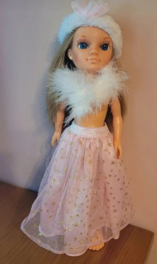 Muñeca Nancy con vestidos