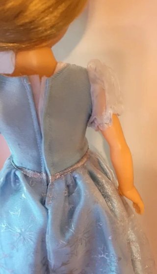 Muñeca Nancy con vestidos