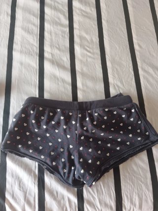Pantalones cortos verano niña. Estampado corazones
