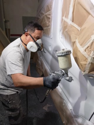 Hago trabajo de chapa y pintura