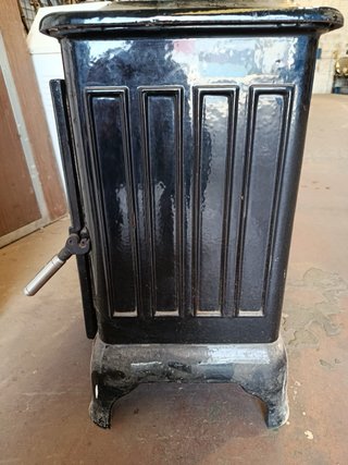 Chimenea de hierro antigua
