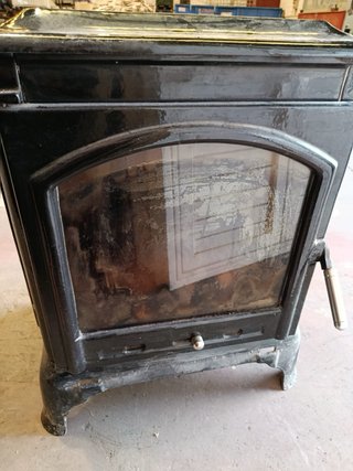 Chimenea de hierro antigua