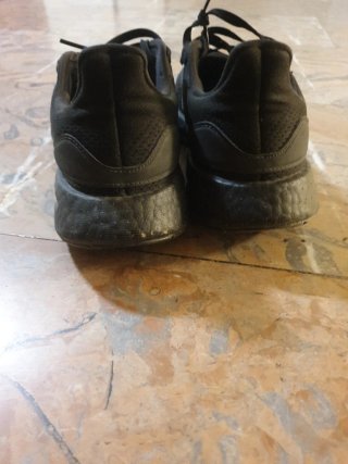Zapatillas Adidas Negras y Naranjas