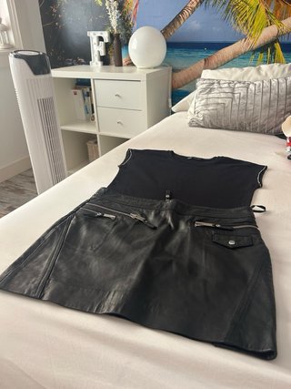 Pantalón de cuero negro