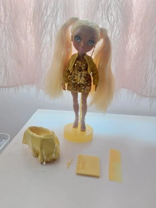 Muñeca Rainbow High Rubí Anderson