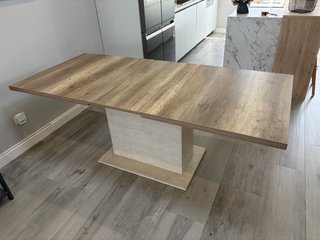 Mesa extensible roble y blanco 1,6m-2m