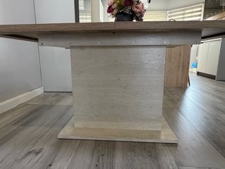 Mesa extensible roble y blanco 1,6m-2m