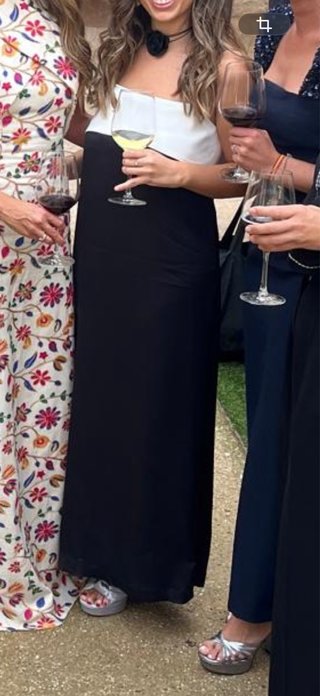 Vestido midi negro y blanco sin tirantes