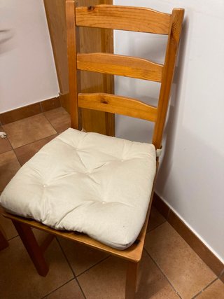 Mesa y 4 Sillas de Madera