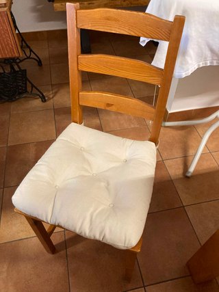 Mesa y 4 Sillas de Madera