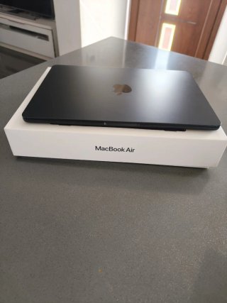 MacBook Air 13" M5 24GB RAM 1TB SSD Medianoche