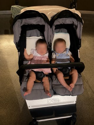 Carrito Gemelar Mountain Buggy Duet color gris