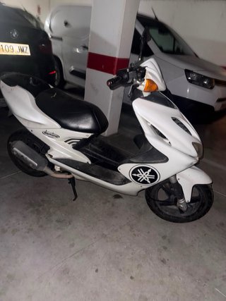 Yamaha Aerox Scooter Negro/Blanco