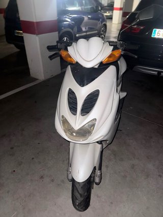 Yamaha Aerox Scooter Negro/Blanco