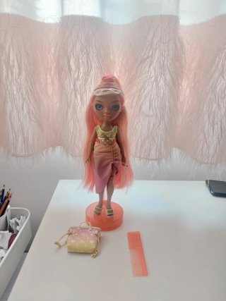 Muñeca Rainbow High Rosa