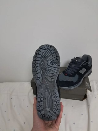 Zapatillas New Balance 2002R Negro/Gris
