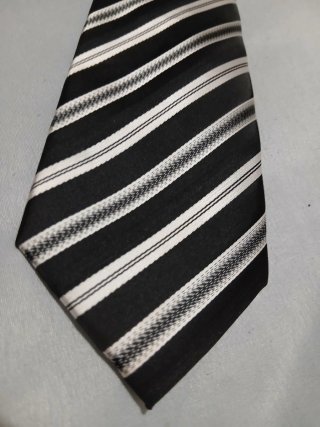 Corbata de rayas negra y blanca