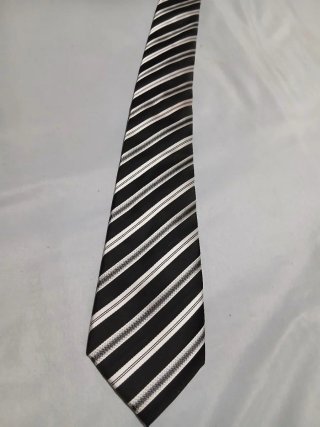Corbata de rayas negra y blanca