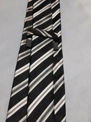 Corbata de rayas negra y blanca