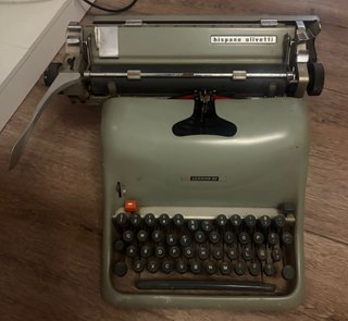 Máquina de escribir Hispano Olivetti