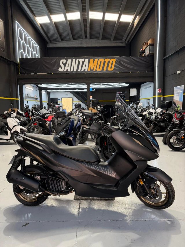 Zontes 125 E Negra Maxi Scooter