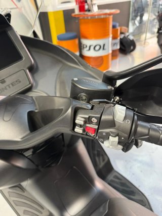Zontes 125 E Negra Maxi Scooter