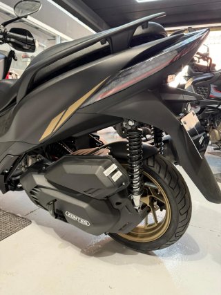 Zontes 125 E Negra Maxi Scooter