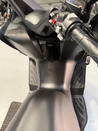 Zontes 125 E Negra Maxi Scooter