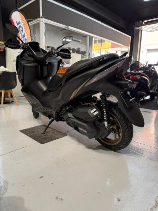 Zontes 125 E Negra Maxi Scooter