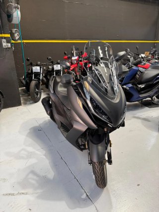 Zontes 125 E Negra Maxi Scooter