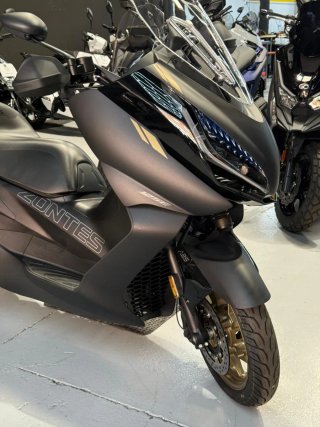 Zontes 125 E Negra Maxi Scooter