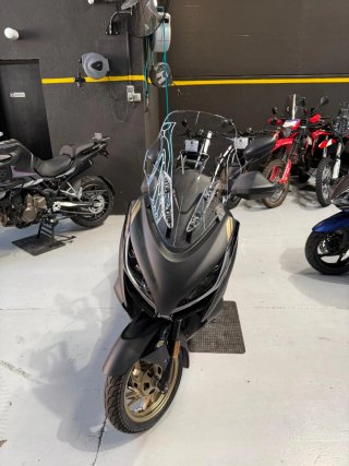 Zontes 125 E Negra Maxi Scooter