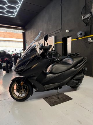 Zontes 125 E Negra Maxi Scooter