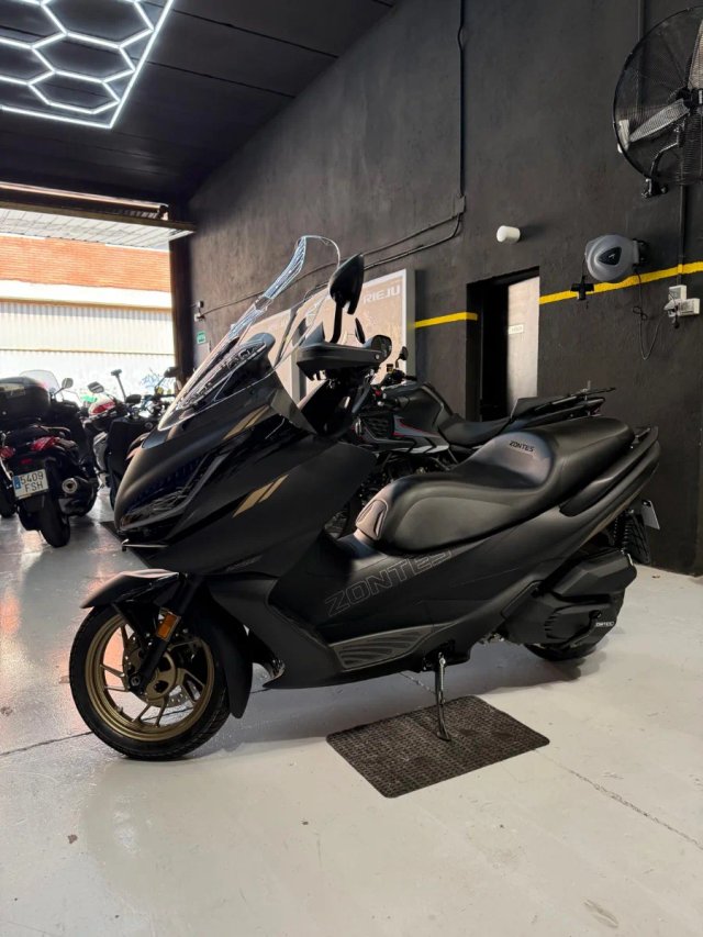 Zontes 125 E Negra Maxi Scooter