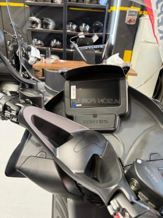 Zontes 125 E Negra Maxi Scooter