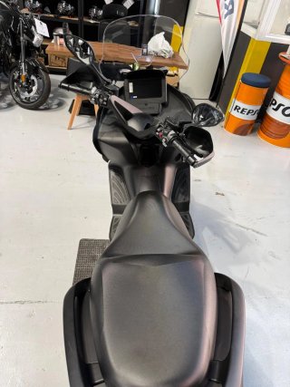Zontes 125 E Negra Maxi Scooter