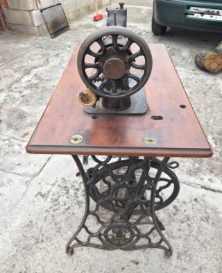Máquina de coser Singer antigua