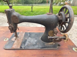 Máquina de coser Singer antigua
