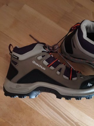 Botas de montaña Quechua T38 nuevas