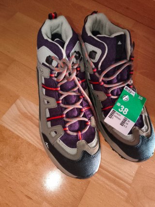 Botas de montaña Quechua T38 nuevas