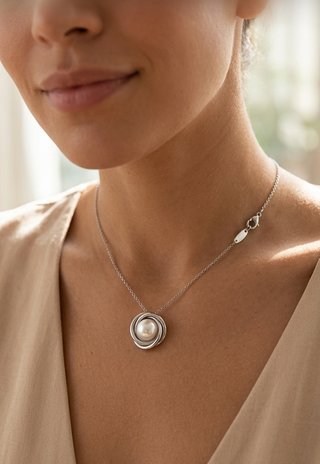 Collar de plateado de acero con perla