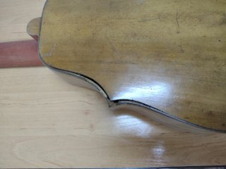 Laúd antiguo de madera