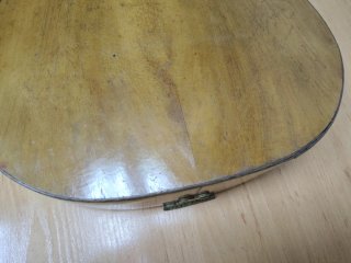 Laúd antiguo de madera