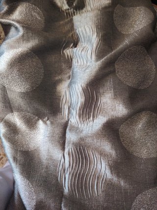 Cortinas grises con círculos plateados tengo dos