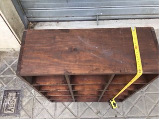 Mueble archivador de madera antiguo