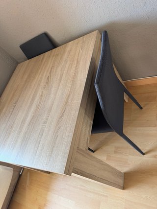 Mesa de comedor con 4 sillas