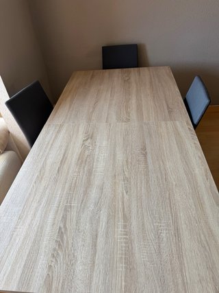 Mesa de comedor con 4 sillas