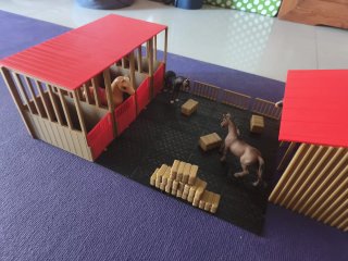 Establo de caballos y animales de granja