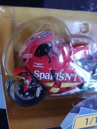 Maqueta Moto Honda Toni Elías 2006 1/12